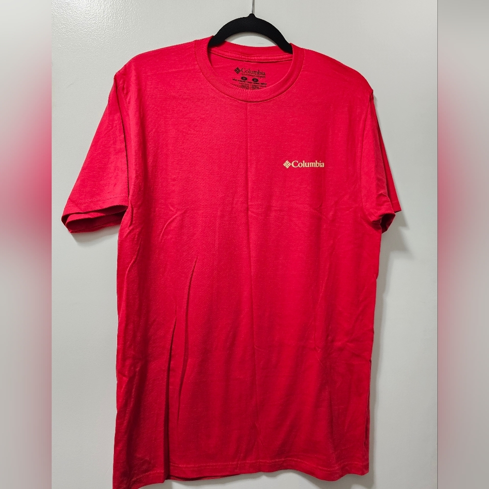 Columbia Men's Red T-Shirt. Size Medium.